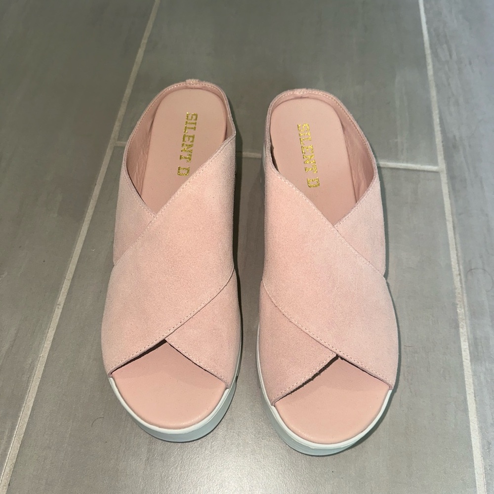 NWOT Silent D ORELIA Sandal Pink Suede